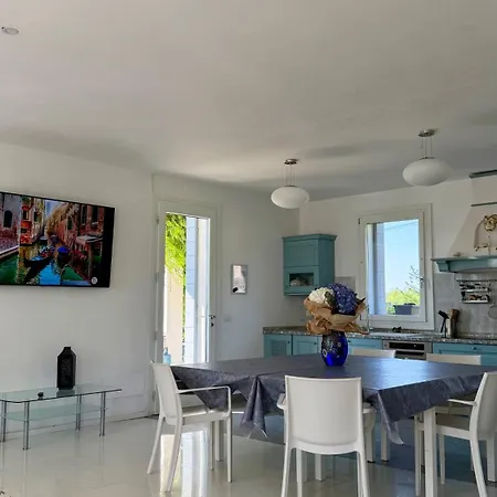 Pool & Garden Lelia Bed & Breakfast 4*