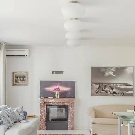 Pool & Garden Lelia Bed & Breakfast