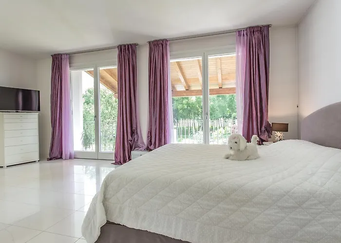 Bed & Breakfast Pool & Garden Lelia Mirano
