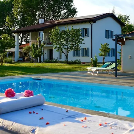 Bed & Breakfast Pool & Garden Lelia Mirano