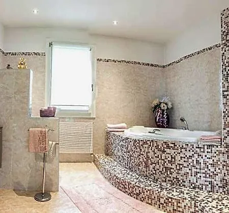 Pool & Garden Lelia فندق مبيت وإفطار مارانو